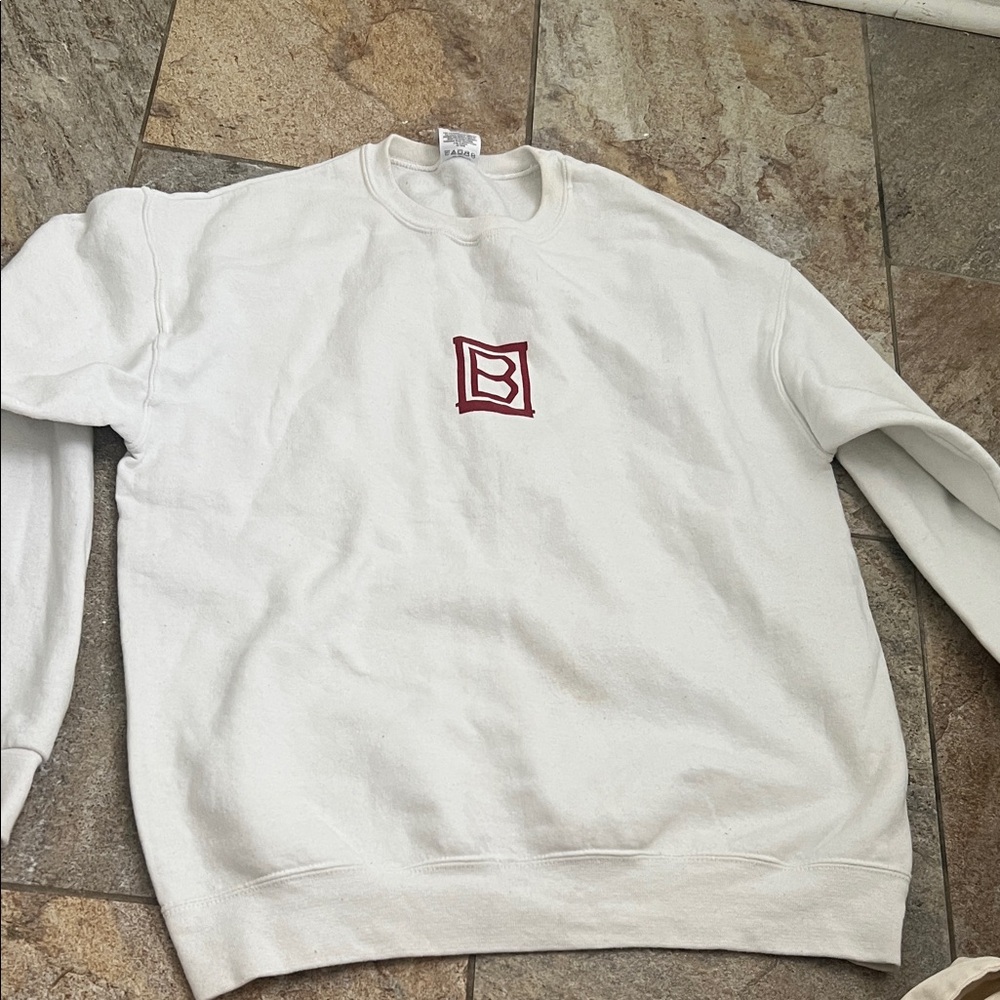 Brentwood Country Mary - White Crewneck Sweater with Red Logo size Medium